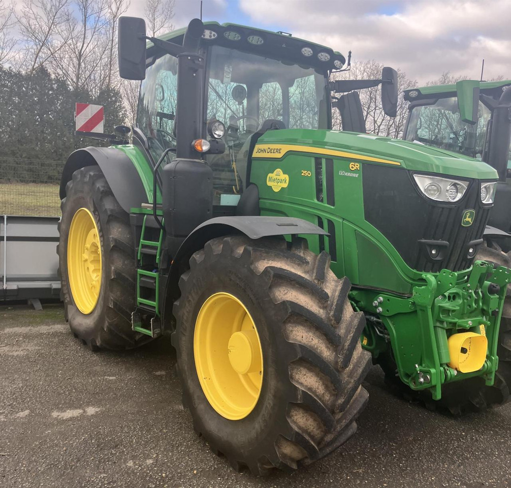 John Deere 6R 250 - جرار: صور 1 John Deere 6R 250 - جرار: صور 1