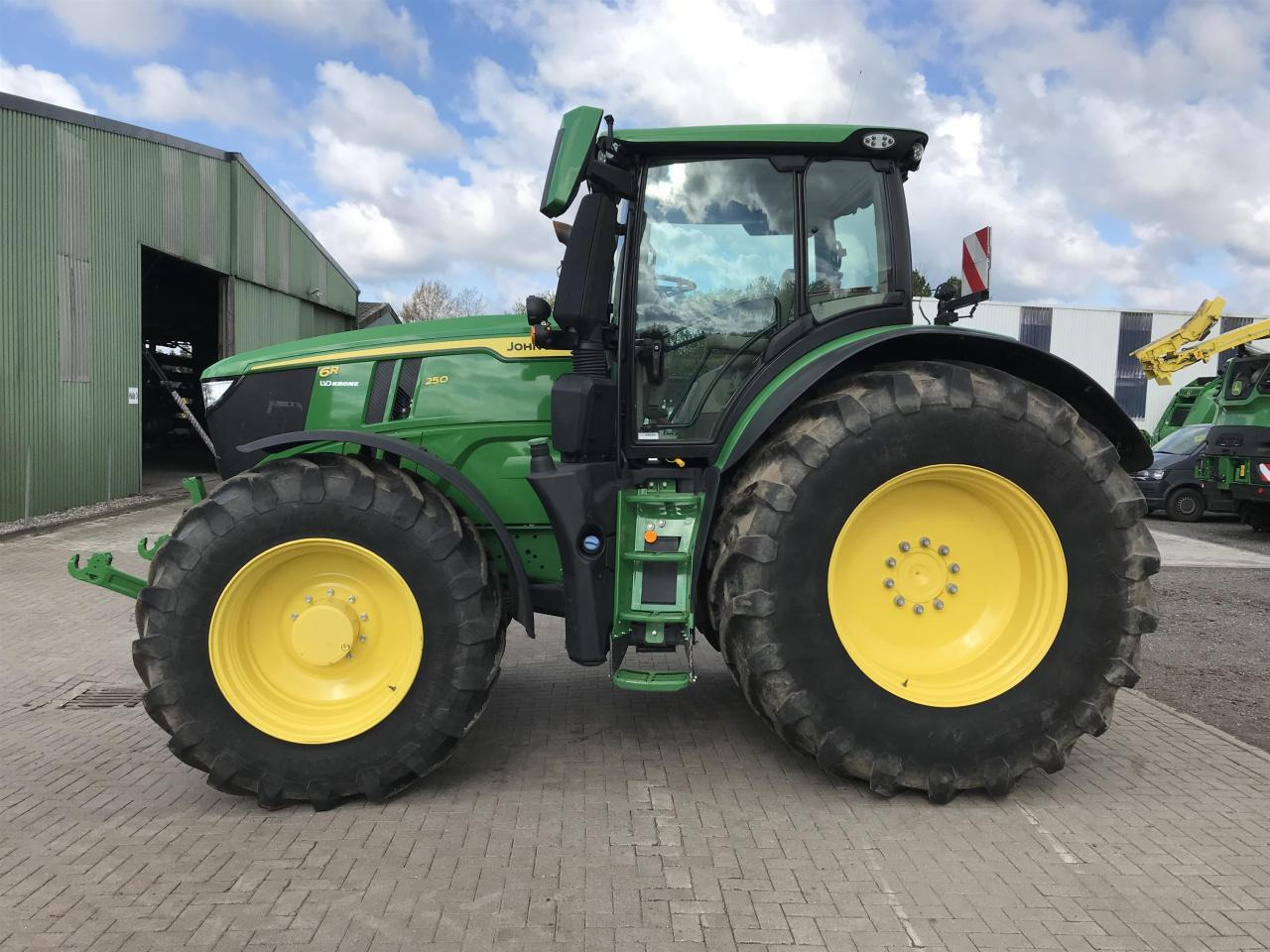 John Deere 6R 250 - جرار: صور 1 John Deere 6R 250 - جرار: صور 1