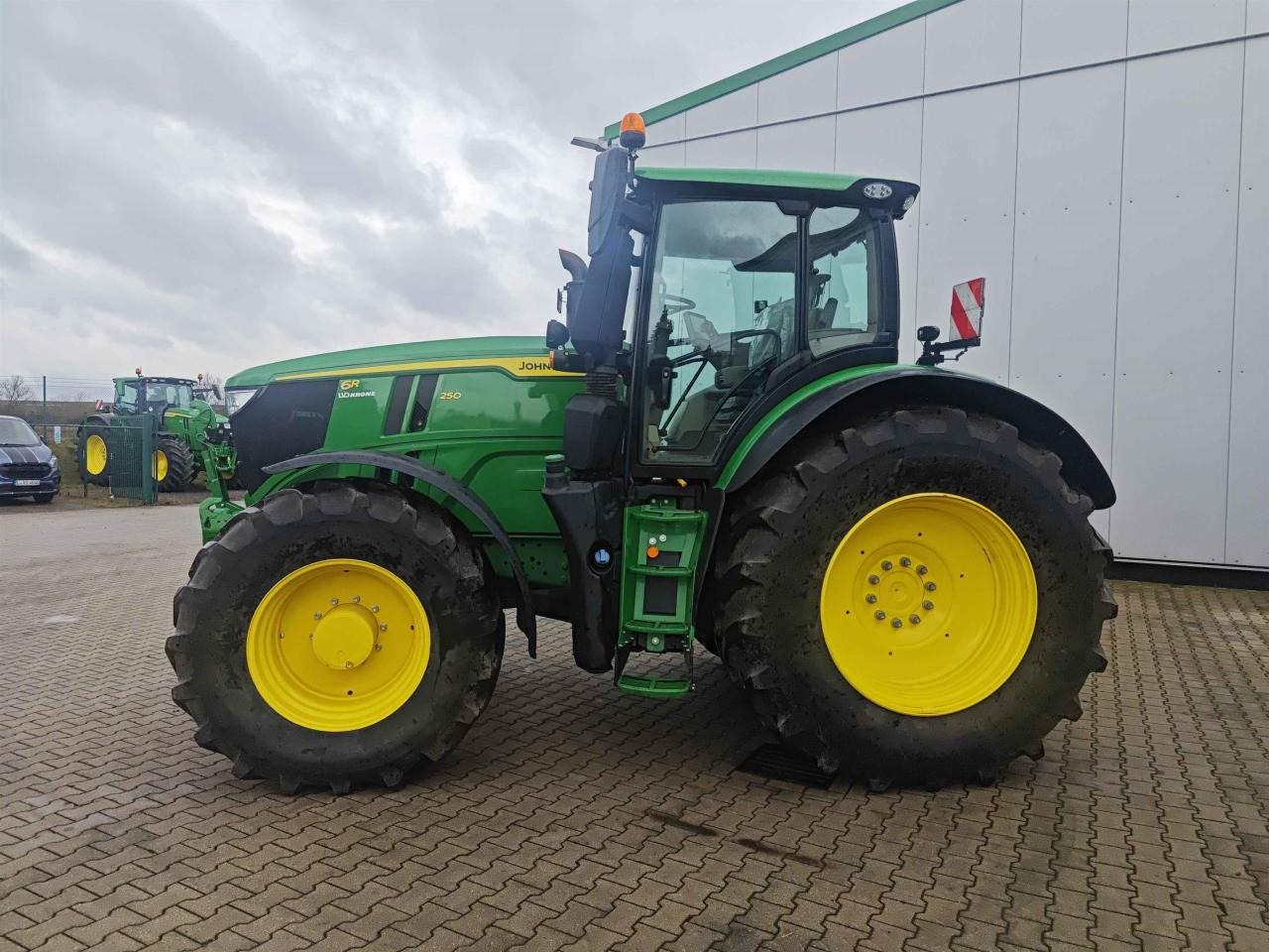 John Deere 6R 250 - جرار: صور 4 John Deere 6R 250 - جرار: صور 4