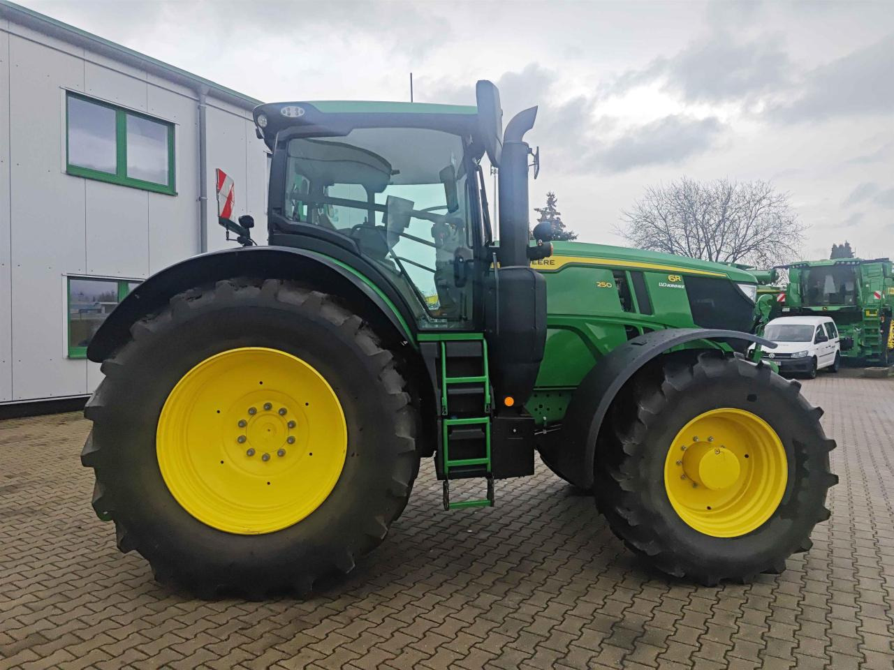 John Deere 6R 250 - جرار: صور 3 John Deere 6R 250 - جرار: صور 3