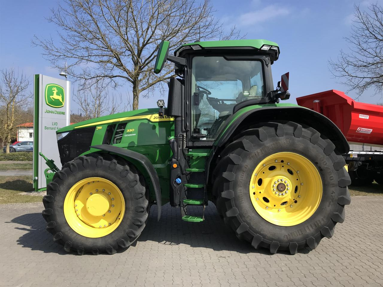 John Deere 7R 330 - جرار: صور 1 John Deere 7R 330 - جرار: صور 1