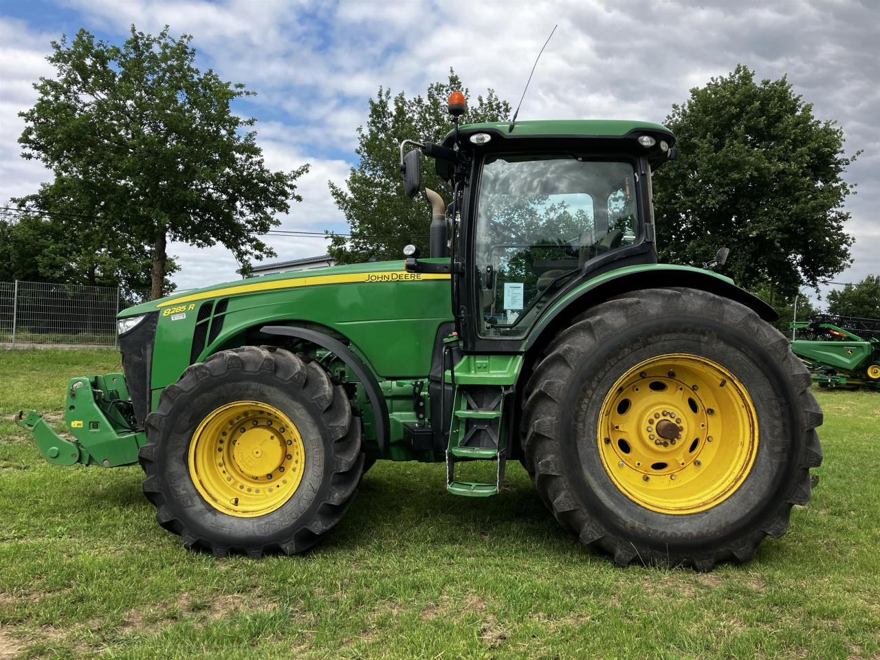 John Deere 8285R - جرار: صور 1 John Deere 8285R - جرار: صور 1