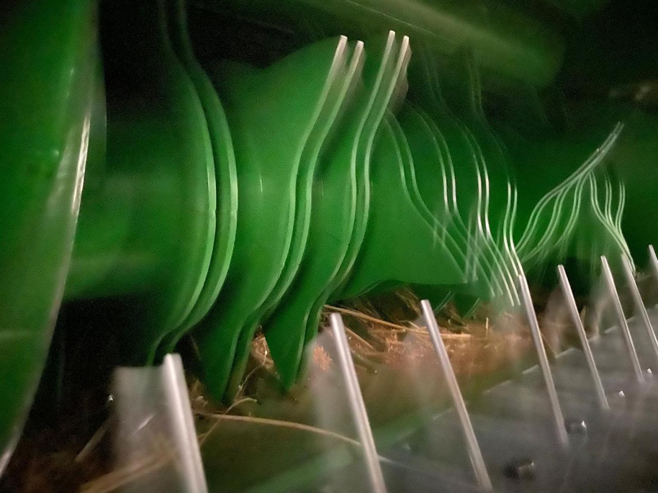 John Deere V451M MaxiCut 13 - مكبس القش الدائري: صور 5 John Deere V451M MaxiCut 13 - مكبس القش الدائري: صور 5