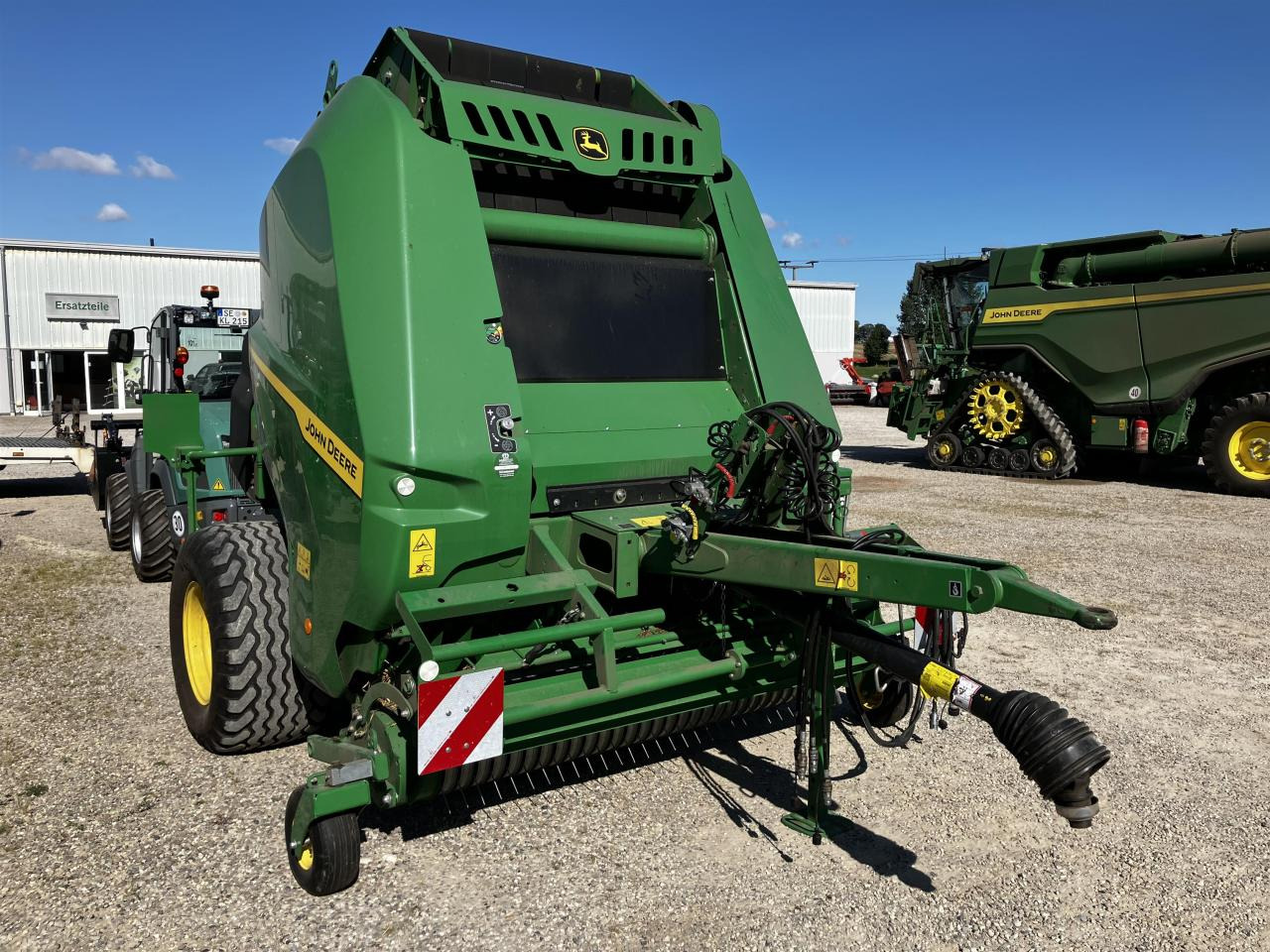 John Deere V461M MaxiCut HC13 - مكبس القش الدائري: صور 1 John Deere V461M MaxiCut HC13 - مكبس القش الدائري: صور 1