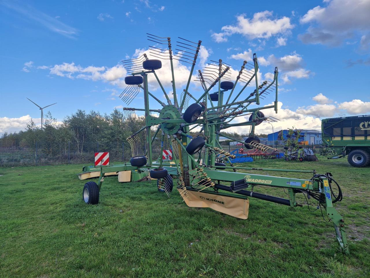 Krone Swadro 900 - لمّامَة القش: صور 2 Krone Swadro 900 - لمّامَة القش: صور 2