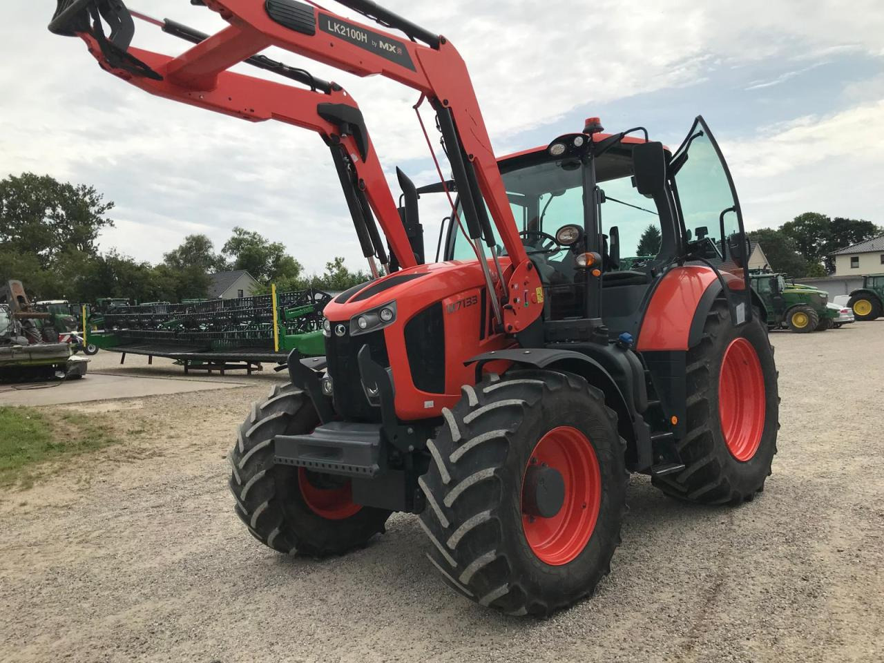Kubota M7133 - جرار: صور 1 Kubota M7133 - جرار: صور 1