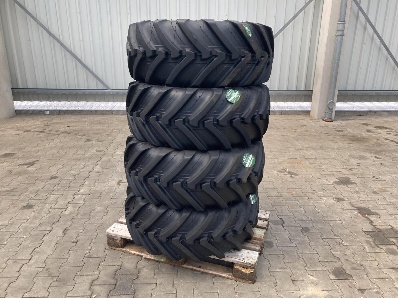 Michelin 400/70R20 - الإطارات - الآلات والماكينات الزراعية: صور 1 Michelin 400/70R20 - الإطارات - الآلات والماكينات الزراعية: صور 1
