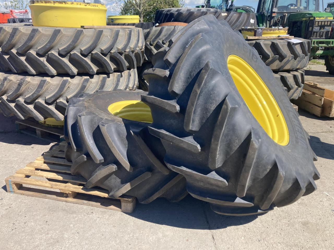 Michelin 600/70R30 - الإطارات - الآلات والماكينات الزراعية: صور 1 Michelin 600/70R30 - الإطارات - الآلات والماكينات الزراعية: صور 1