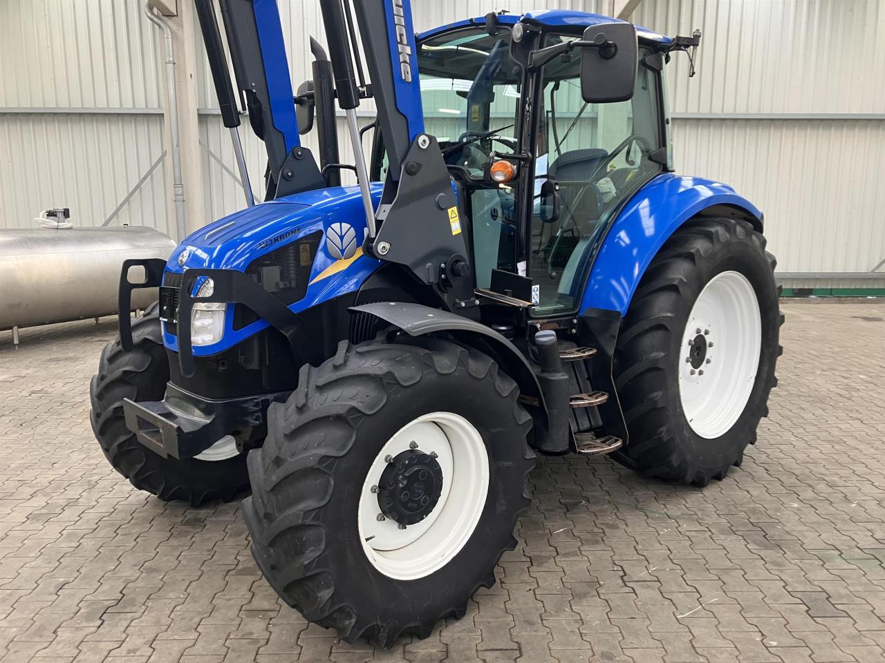 New Holland T 5.105 - جرار: صور 2 New Holland T 5.105 - جرار: صور 2