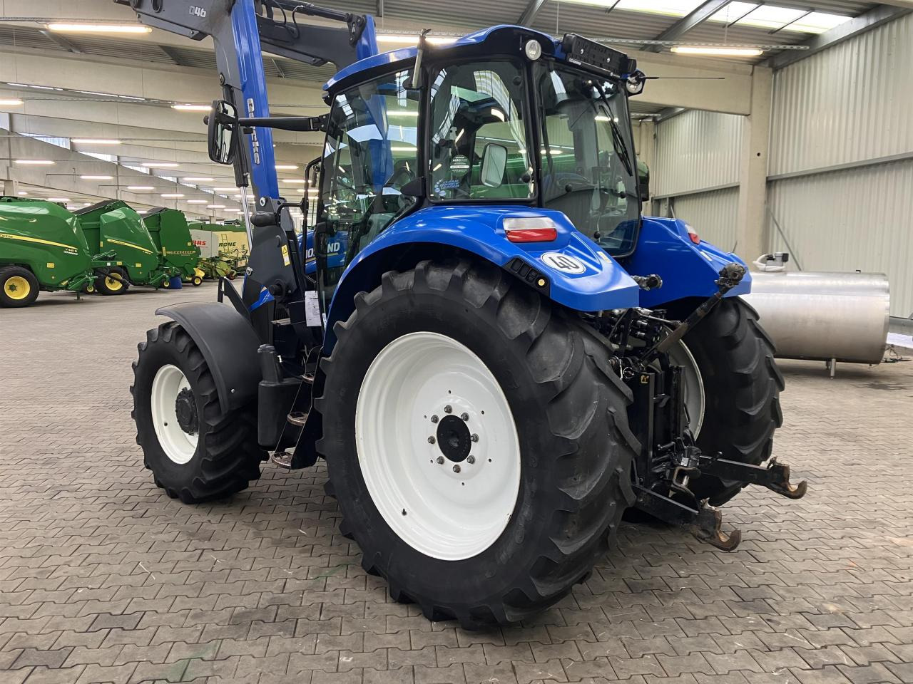 New Holland T 5.105 - جرار: صور 5 New Holland T 5.105 - جرار: صور 5