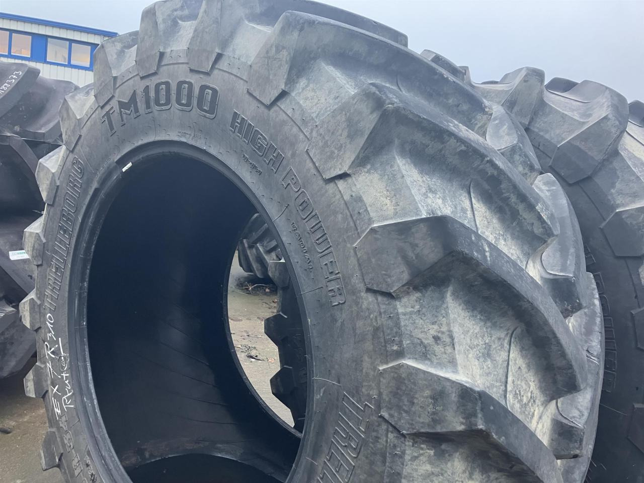 Trelleborg 650/60R34 - الإطارات - الآلات والماكينات الزراعية: صور 1 Trelleborg 650/60R34 - الإطارات - الآلات والماكينات الزراعية: صور 1