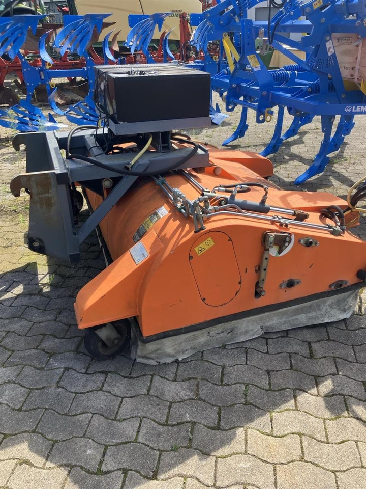 Tuchel Exclusiv 200 HG - مكنسة: صور 2 Tuchel Exclusiv 200 HG - مكنسة: صور 2