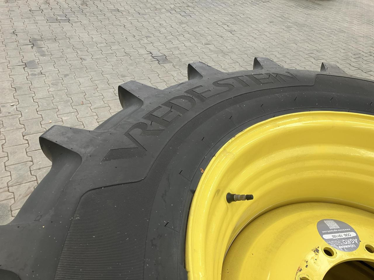 Vredestein 540/65R30 - الإطارات - الآلات والماكينات الزراعية: صور 4 Vredestein 540/65R30 - الإطارات - الآلات والماكينات الزراعية: صور 4