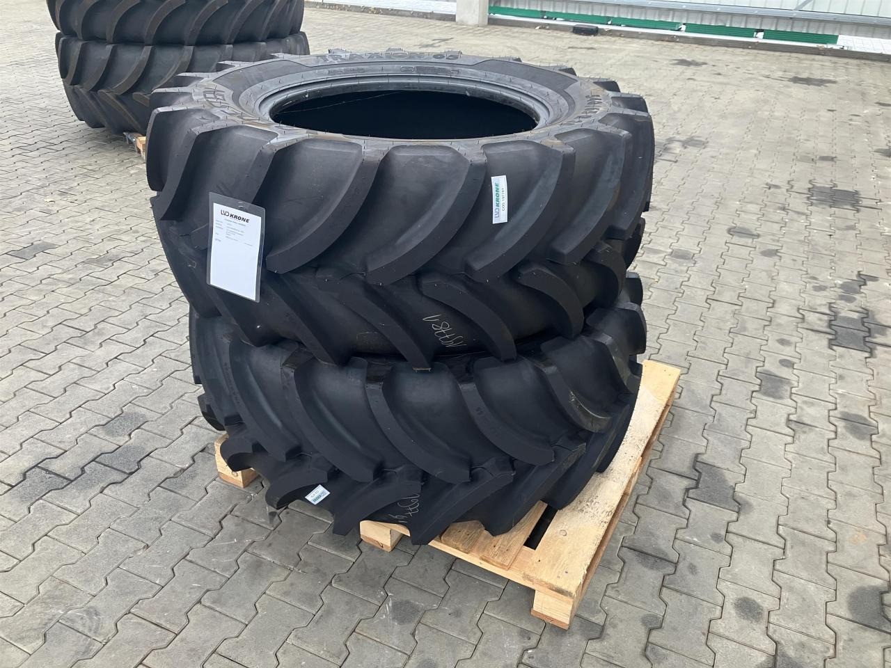 Vredestein 540/65R30 - الإطارات - الآلات والماكينات الزراعية: صور 1 Vredestein 540/65R30 - الإطارات - الآلات والماكينات الزراعية: صور 1