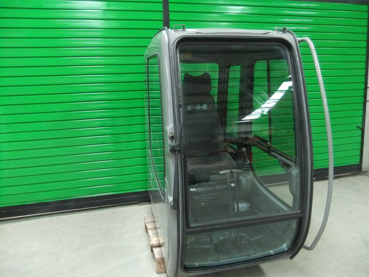 Cab FIAT-HITACHI EX215 71466300 - الكبائن - آلات البناء: صور 4 Cab FIAT-HITACHI EX215 71466300 - الكبائن - آلات البناء: صور 4