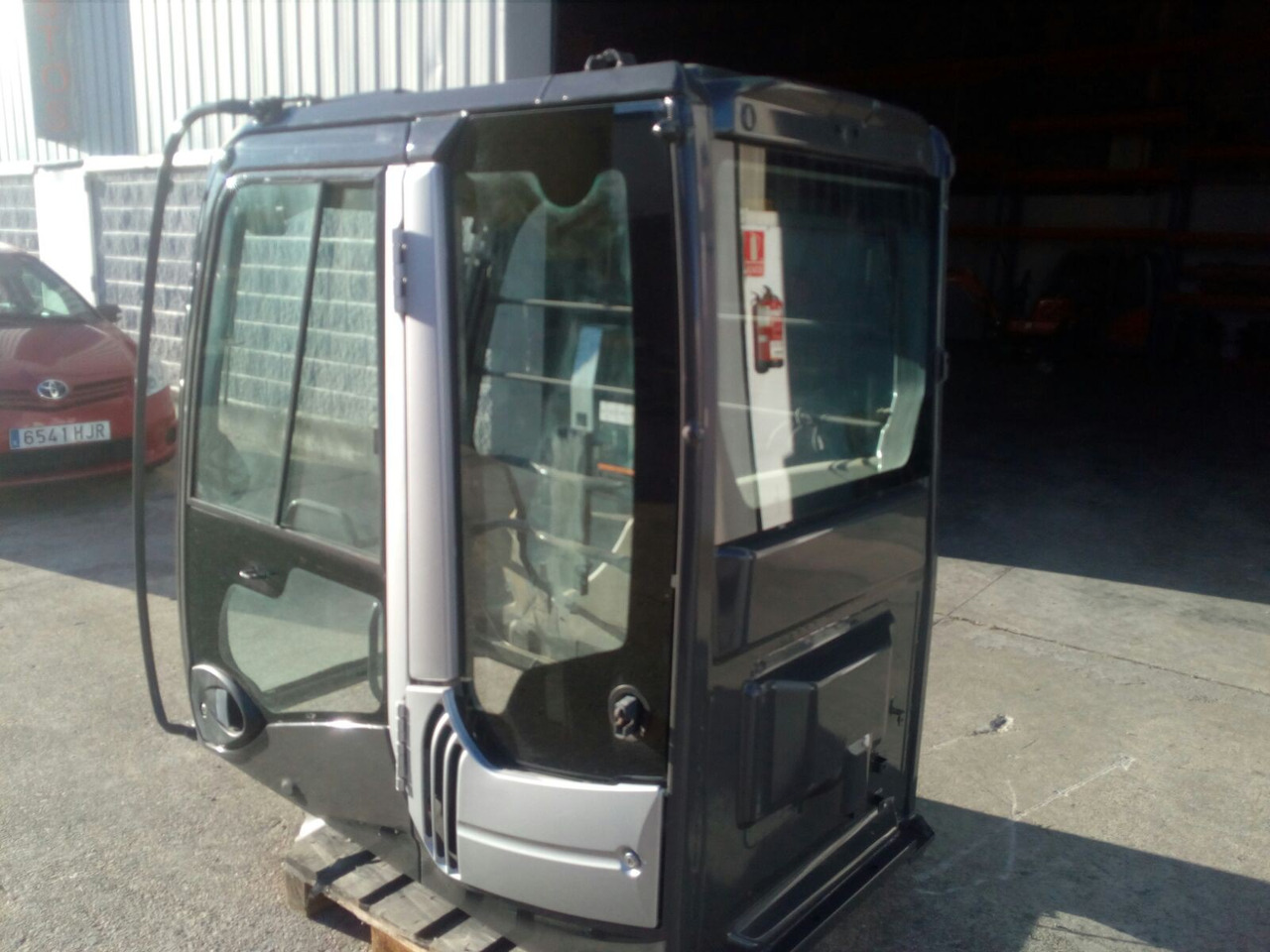 Cab ROPS HITACHI ZX270-3 ZX280-3 4665065 - الكبائن - آلات البناء: صور 1 Cab ROPS HITACHI ZX270-3 ZX280-3 4665065 - الكبائن - آلات البناء: صور 1