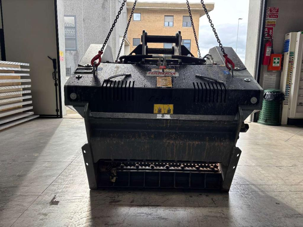 CM Crusher CBF 120 Crusher Bucket - USED - بكت - آلات البناء: صور 2 CM Crusher CBF 120 Crusher Bucket - USED - بكت - آلات البناء: صور 2