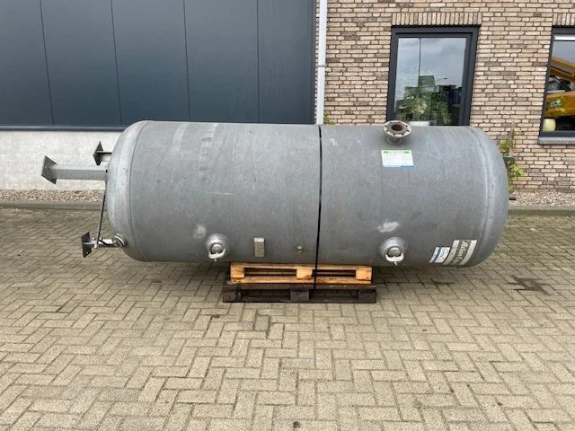Atlas-Copco 3.000 Liter Gegalvaniseerde Verticale luchtketel 11 Bar - ضاغط الهواء: صور 1 Atlas-Copco 3.000 Liter Gegalvaniseerde Verticale luchtketel 11 Bar - ضاغط الهواء: صور 1