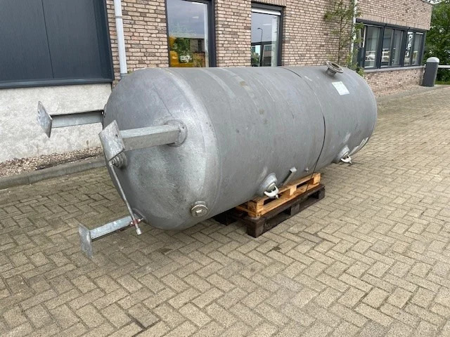 Atlas-Copco 3.000 Liter Gegalvaniseerde Verticale luchtketel 11 Bar - ضاغط الهواء: صور 3 Atlas-Copco 3.000 Liter Gegalvaniseerde Verticale luchtketel 11 Bar - ضاغط الهواء: صور 3