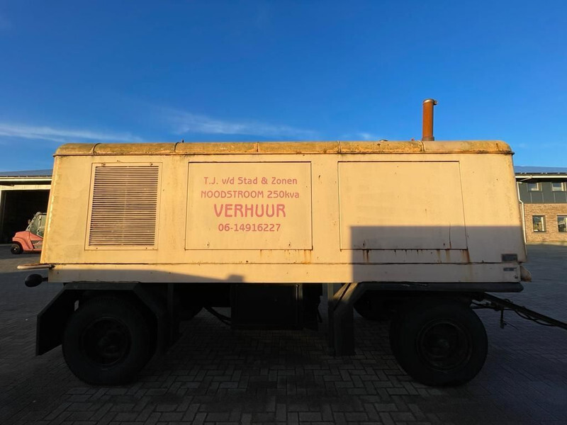 مجموعة المولدات Deutz F12M 716 Bredenoord AEG 250 kVA Silent generatorset op aanhanger: صور 9