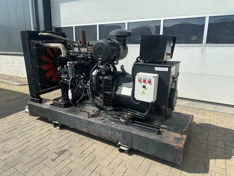 Himoinsa Iveco NEF 60 TE2 Stamford 200 kVA generatorset - مجموعة المولدات: صور 3 Himoinsa Iveco NEF 60 TE2 Stamford 200 kVA generatorset - مجموعة المولدات: صور 3