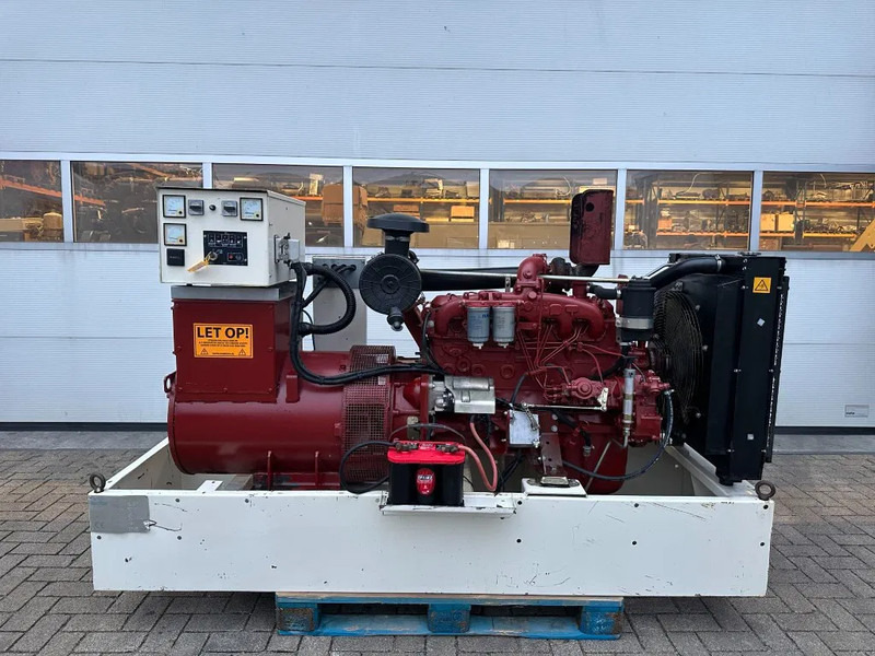 Iveco 8061 SI 07.05 A 550 Marelli 100 kVA noodstroom generatorset - مجموعة المولدات: صور 1 Iveco 8061 SI 07.05 A 550 Marelli 100 kVA noodstroom generatorset - مجموعة المولدات: صور 1