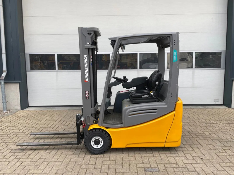 Jungheinrich EFG 216K 1.6 ton Triplex Freelift Sideshift Elektra Heftruck Accu 2020 - رافعة شوكية: صور 4 Jungheinrich EFG 216K 1.6 ton Triplex Freelift Sideshift Elektra Heftruck Accu 2020 - رافعة شوكية: صور 4