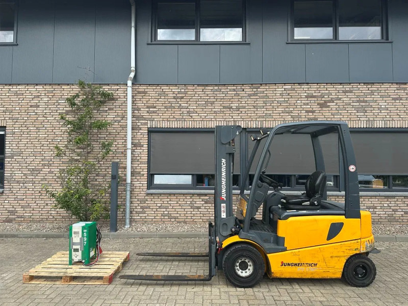 Jungheinrich EFG 425 k-470DZ/SP 2.5 ton Triplex Freelift Sideshift Elektra Heftruck Accu 2016 - رافعة شوكية كهربائية: صور 1 Jungheinrich EFG 425 k-470DZ/SP 2.5 ton Triplex Freelift Sideshift Elektra Heftruck Accu 2016 - رافعة شوكية كهربائية: صور 1