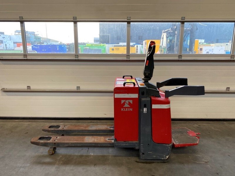 Jungheinrich ERE 20 2 ton Elektrische Pallet truck meerijder - معدات الرفع منخفض المستوى: صور 1 Jungheinrich ERE 20 2 ton Elektrische Pallet truck meerijder - معدات الرفع منخفض المستوى: صور 1