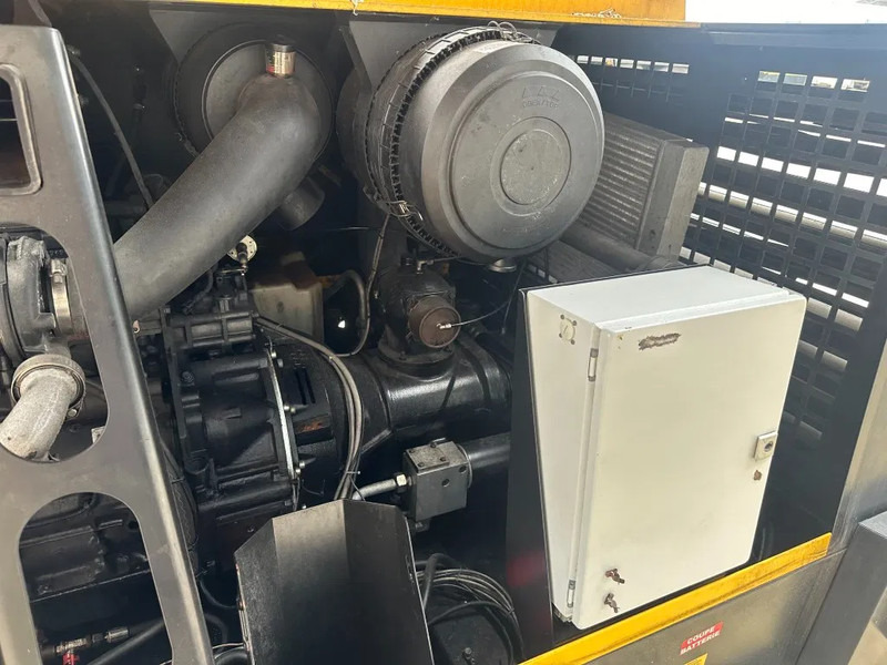 ضاغط الهواء Kaeser M122 Deutz 11.1 m3 / min 10 Bar 83 kW Mobiele Diesel Compressor: صور 12 ضاغط الهواء Kaeser M122 Deutz 11.1 m3 / min 10 Bar 83 kW Mobiele Diesel Compressor: صور 12