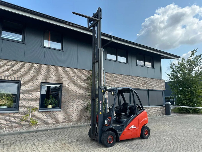 Linde H25T 2.5 ton Triplex Freelift Sideshift LPG Heftruck - رافعة شوكية تعمل بالغاز: صور 2 Linde H25T 2.5 ton Triplex Freelift Sideshift LPG Heftruck - رافعة شوكية تعمل بالغاز: صور 2