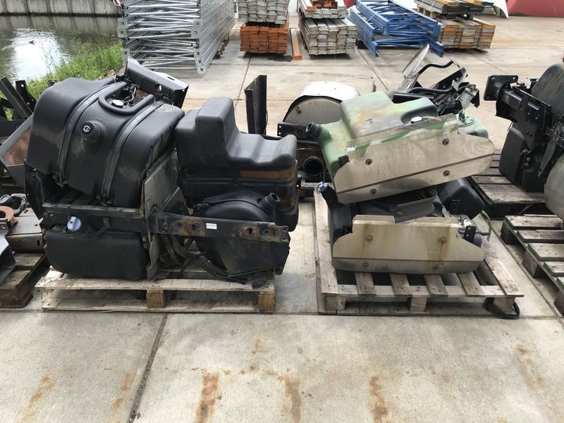 DAF DIVERSEN UITLAATDELEN - كاتم الصوت/ نظام العادم - شاحنة: صور 4 DAF DIVERSEN UITLAATDELEN - كاتم الصوت/ نظام العادم - شاحنة: صور 4