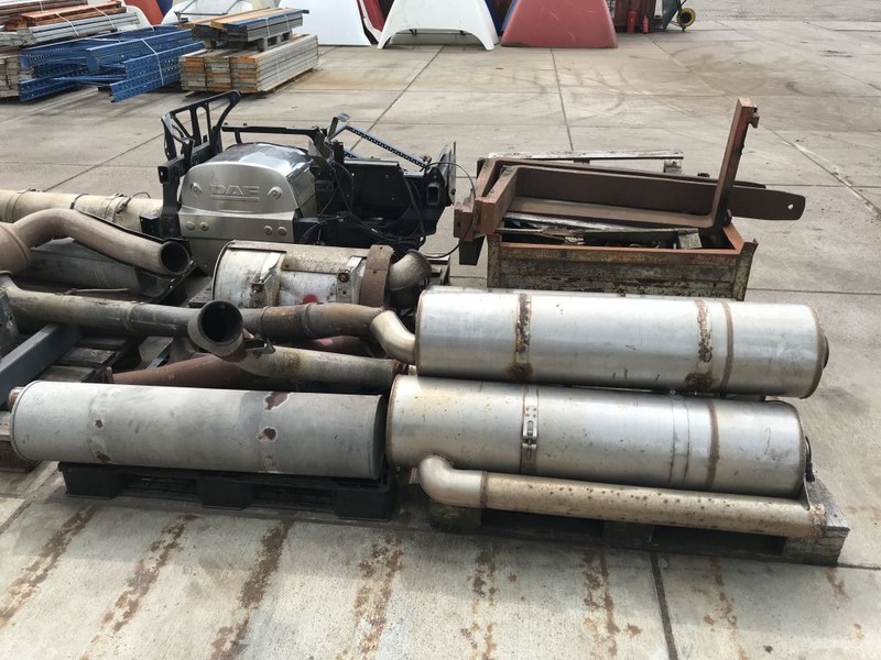 DAF DIVERSEN UITLAATDELEN - كاتم الصوت/ نظام العادم - شاحنة: صور 2 DAF DIVERSEN UITLAATDELEN - كاتم الصوت/ نظام العادم - شاحنة: صور 2