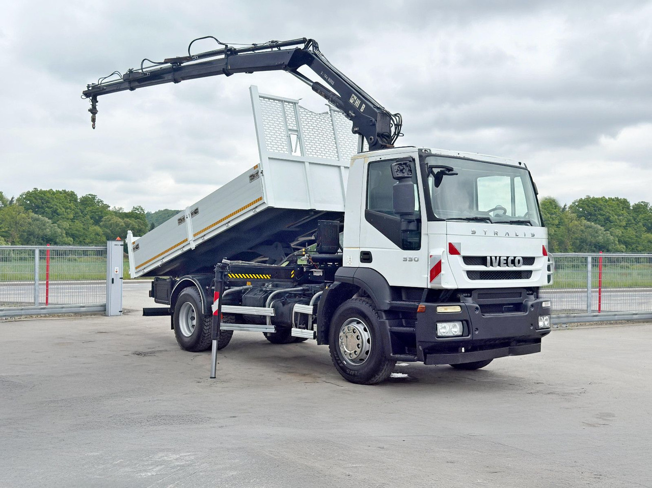Iveco STRALIS 330 *HIAB 144 BS-3 HIDUO* TOPZUSTAND - قلابات, شاحنة كرين: صور 2 Iveco STRALIS 330 *HIAB 144 BS-3 HIDUO* TOPZUSTAND - قلابات, شاحنة كرين: صور 2