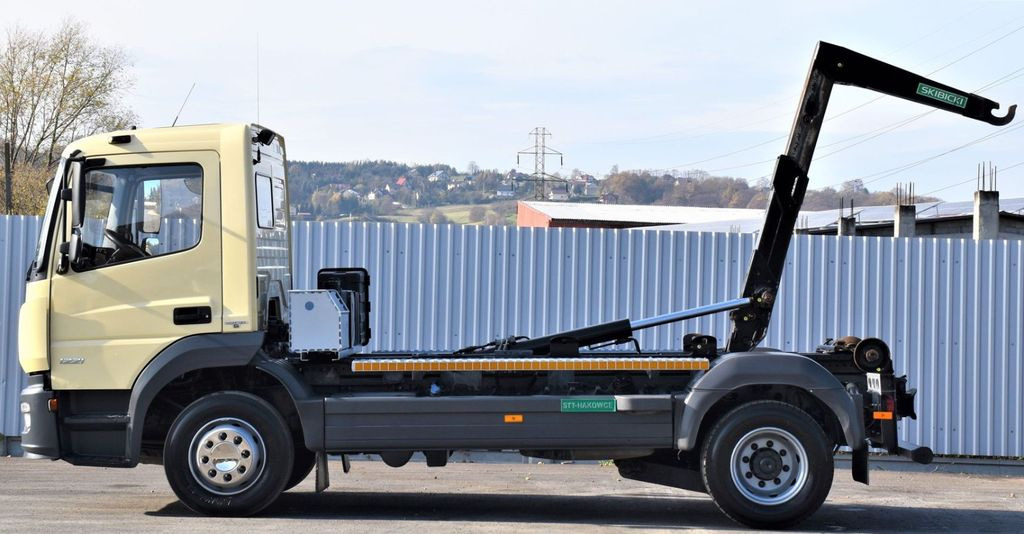 Mercedes-Benz ATEGO 1221 * ABROLLKIPPER * TOPZUSTAND - شاحنة ذات الخطاف, شاحنة كرين: صور 5 Mercedes-Benz ATEGO 1221 * ABROLLKIPPER * TOPZUSTAND - شاحنة ذات الخطاف, شاحنة كرين: صور 5