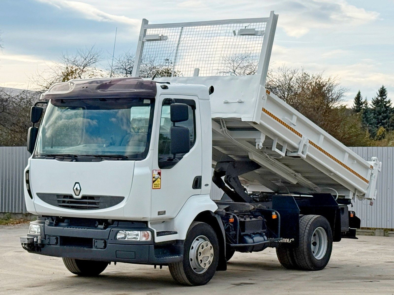 Renault MIDLUM 220 DCI *KIPPER 3,80m * BORDMATIC - قلابات, شاحنة كرين: صور 2 Renault MIDLUM 220 DCI *KIPPER 3,80m * BORDMATIC - قلابات, شاحنة كرين: صور 2