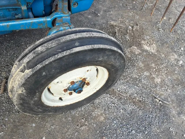 FORD 3600 C/W FRONT LOADER - جرار: صور 4 FORD 3600 C/W FRONT LOADER - جرار: صور 4