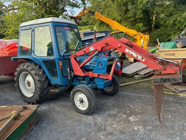 FORD 3600 C/W FRONT LOADER - جرار: صور 1 FORD 3600 C/W FRONT LOADER - جرار: صور 1