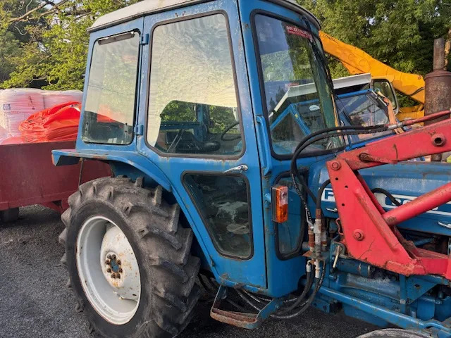 FORD 3600 C/W FRONT LOADER - جرار: صور 3 FORD 3600 C/W FRONT LOADER - جرار: صور 3