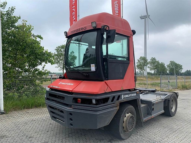 Terberg RT222 4x4 - جرارات صالات المطارات: صور 1 Terberg RT222 4x4 - جرارات صالات المطارات: صور 1