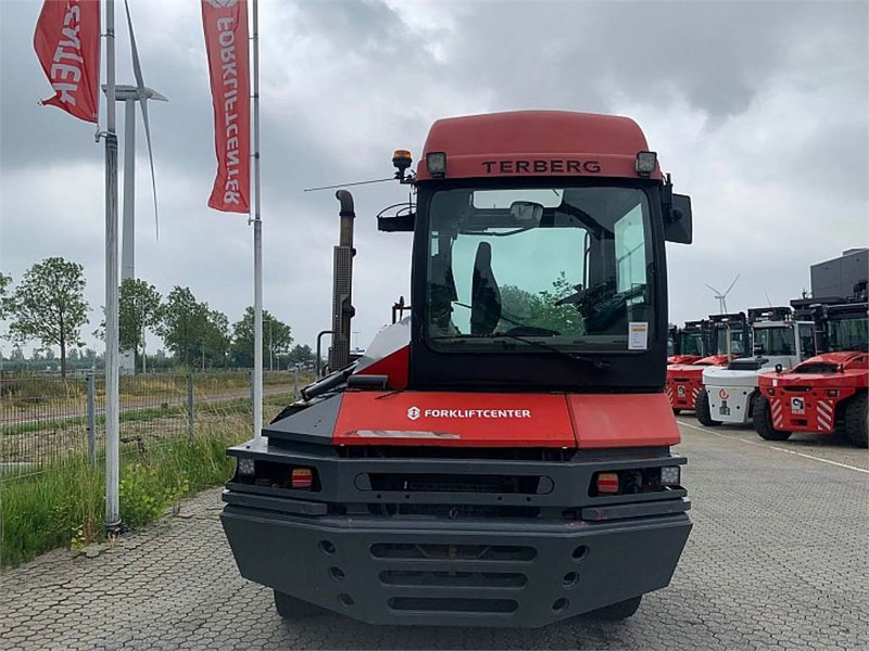 Terberg RT222 4x4 - جرارات صالات المطارات: صور 4 Terberg RT222 4x4 - جرارات صالات المطارات: صور 4