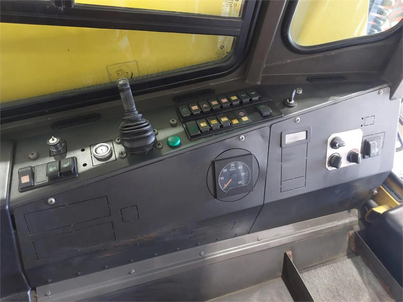 جرارات صالات المطارات Terberg RT222 4x4: صور 20 جرارات صالات المطارات Terberg RT222 4x4: صور 20