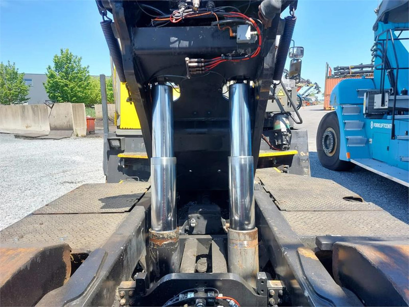 جرارات صالات المطارات Terberg RT222 4x4: صور 10 جرارات صالات المطارات Terberg RT222 4x4: صور 10