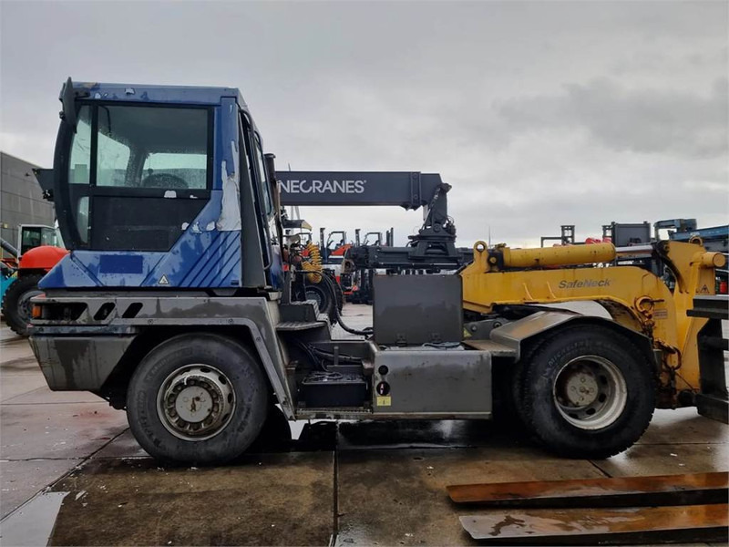Terberg RT282 4x4 + safeneck - جرارات صالات المطارات: صور 4 Terberg RT282 4x4 + safeneck - جرارات صالات المطارات: صور 4