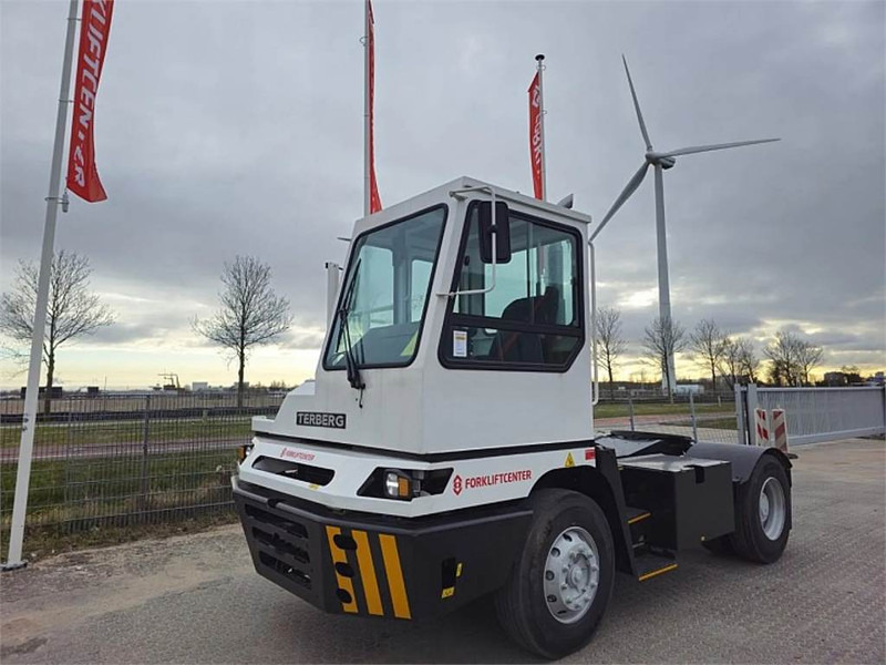 Terberg YT220 - جرارات صالات المطارات: صور 1 Terberg YT220 - جرارات صالات المطارات: صور 1
