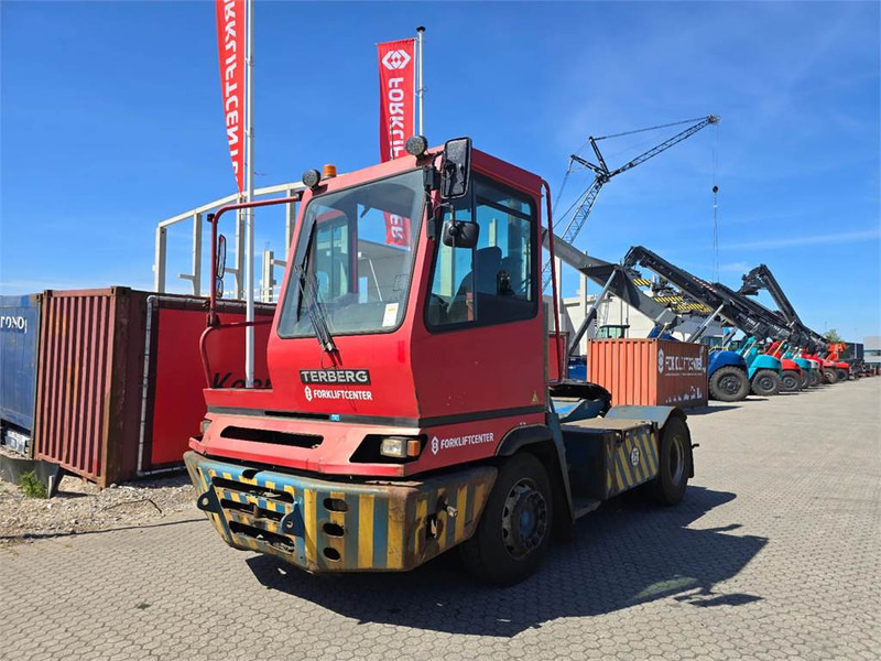 Terberg YT222 - جرارات صالات المطارات: صور 2 Terberg YT222 - جرارات صالات المطارات: صور 2