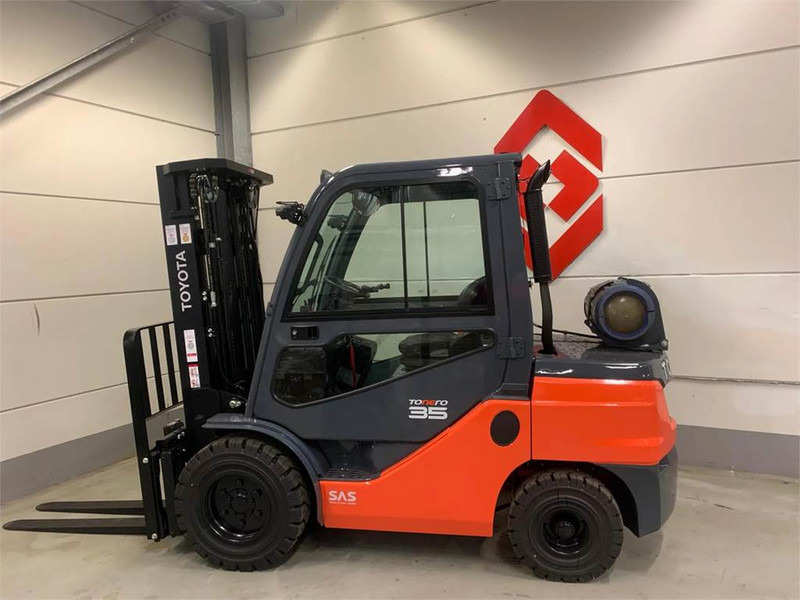 Toyota 02-8FGJF35 - رافعة شوكية تعمل بالغاز: صور 2 Toyota 02-8FGJF35 - رافعة شوكية تعمل بالغاز: صور 2