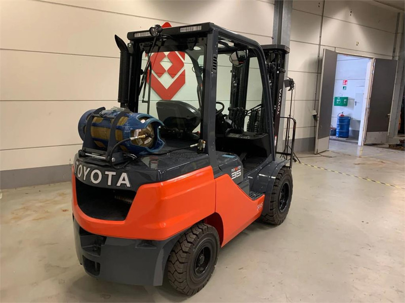 Toyota 02-8FGJF35 - رافعة شوكية تعمل بالغاز: صور 3 Toyota 02-8FGJF35 - رافعة شوكية تعمل بالغاز: صور 3