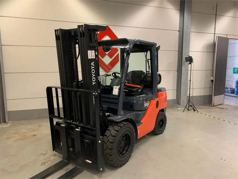 Toyota 02-8FGJF35 - رافعة شوكية تعمل بالغاز: صور 4 Toyota 02-8FGJF35 - رافعة شوكية تعمل بالغاز: صور 4