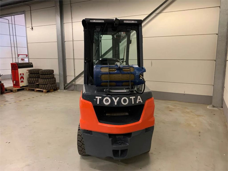 رافعة شوكية تعمل بالغاز Toyota 02-8FGJF35: صور 8